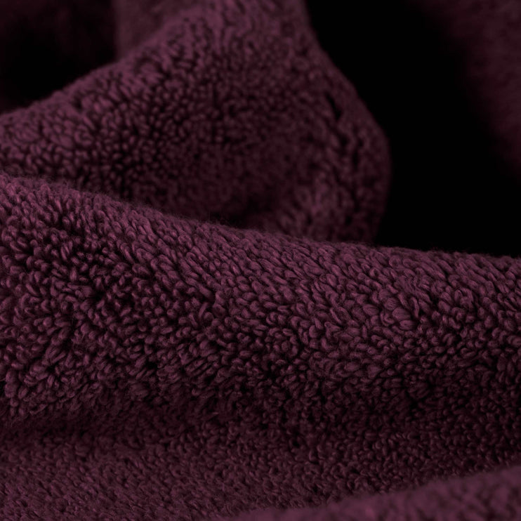Handtuch Alvito in Weinrot aus 100% Zero-Twist Baumwolle | Entdecken Sie unsere schönsten Wohnaccessoires