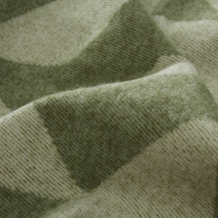 Decke Farum in Grün & Creme aus 100% Merinowolle | Entdecken Sie unsere schönsten Wohnaccessoires