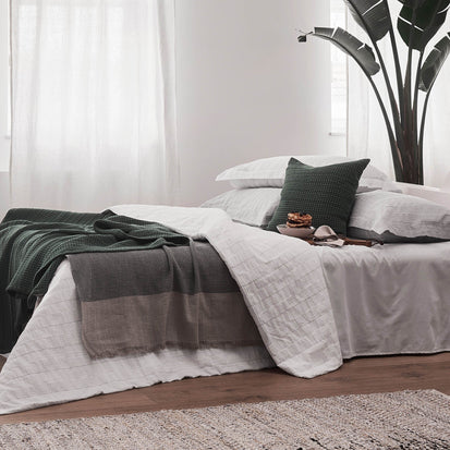 Seersucker-Bettwäsche Altura in Weiß & Silber | Schöne Ideen für Ihr Zuhause | URBANARA