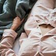 Pyjama Alva, Rosa & Weiß, 100% Bio-Baumwolle | URBANARA Nachtwäsche