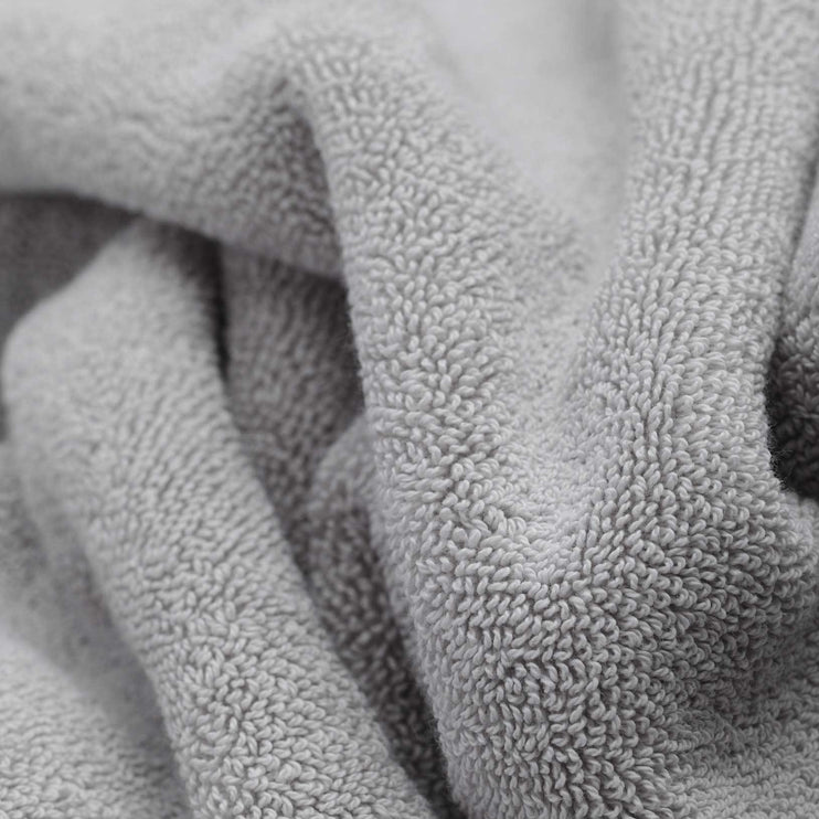 Handtuch Salema in Hellgrau aus 100% Supima Baumwolle | Entdecken Sie unsere schönsten Wohnaccessoires