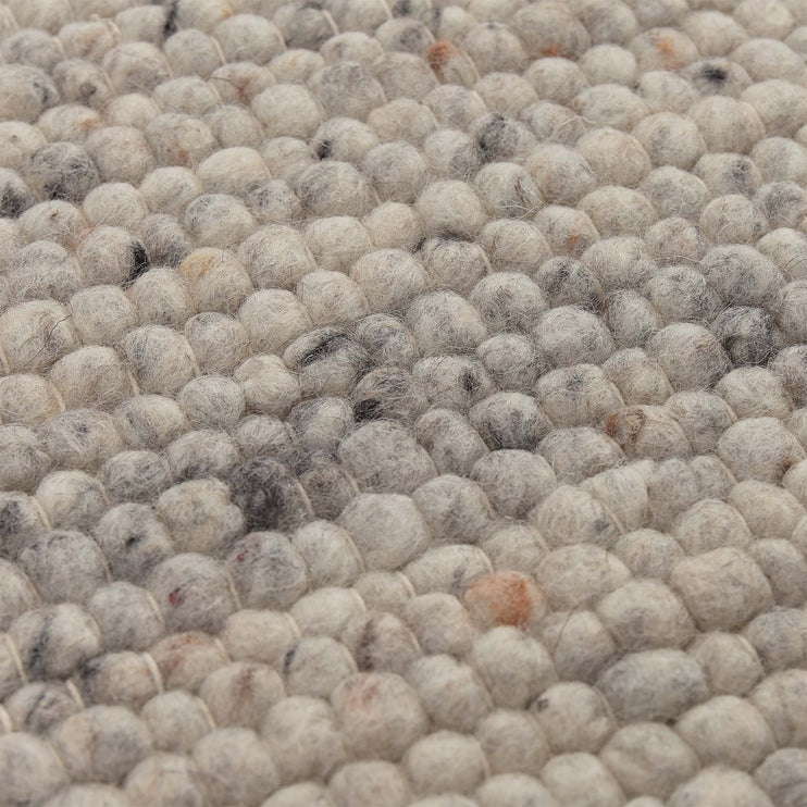 Teppich Jindas in Silbergrau aus 65% Wolle & 35% Baumwolle | Entdecken Sie unsere schönsten Wohnaccessoires