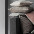 Kissen Couco in Hellgrau & Grau aus 100% Baumwolle | Entdecken Sie unsere schönsten Wohnaccessoires